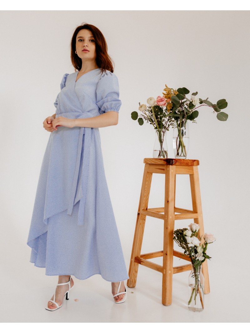 Модна сукня на запах міді, блакитна в білу смужку