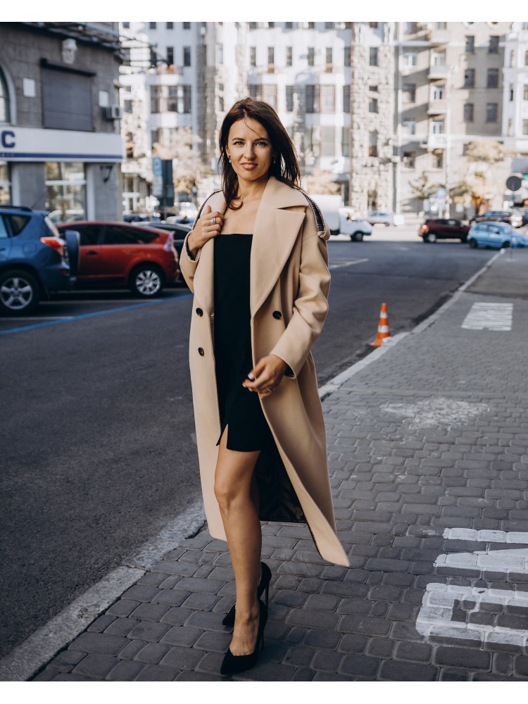 Довге пальто прямого крою з кокеткою 4  гудзика, бежеве, з вставкою в клітинку Довге пальто прямого крою з кокеткою 4  гудзика, бежеве, з вставкою в клітинку