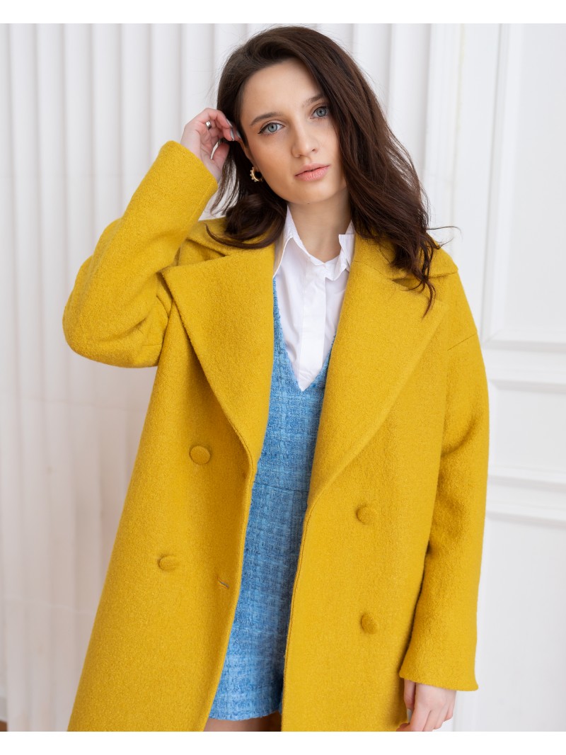 Довге жіноче пальто з поясом 4 ґудзика, жовте