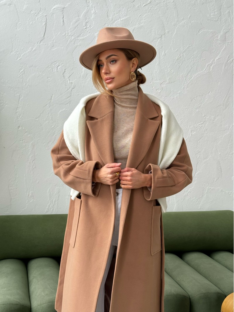 Двобортне довге пальто з накладними кишенями, бежеве