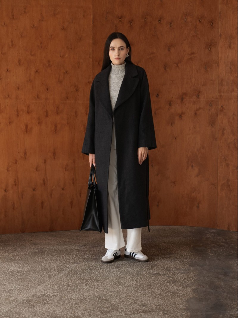 Двобортне довге пальто з обробною стрічкою, чорний графіт