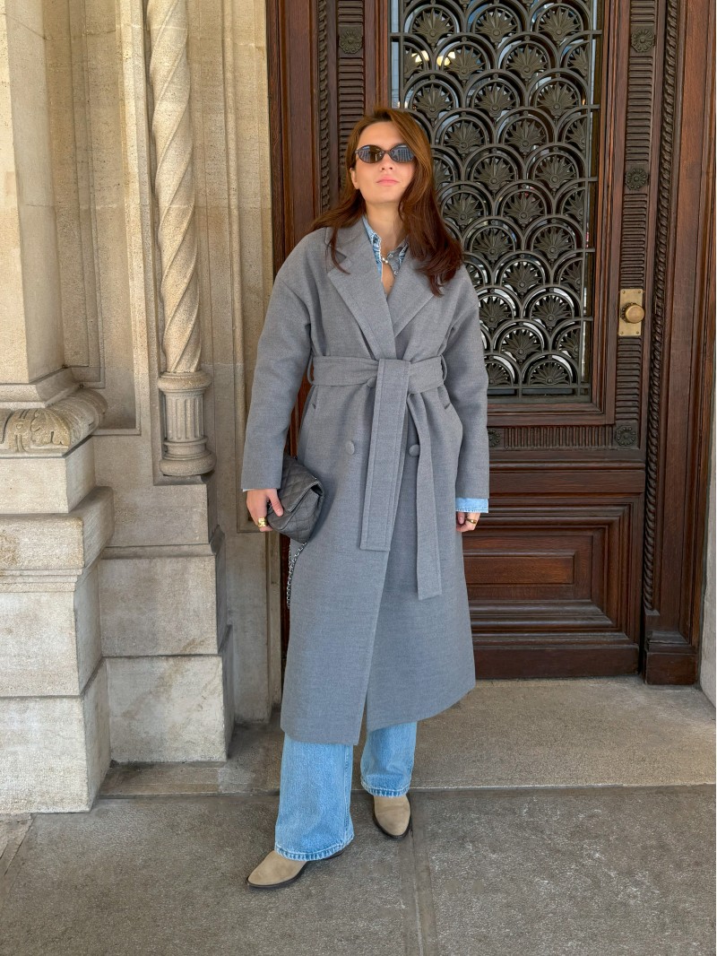 Довге двубортне пальто з поясом, сірий