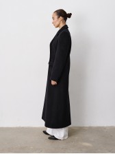 Пальто з чоловічого плеча, чорне