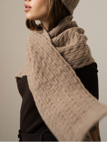 Шарф-палантін вовни першої стрижки, бежевий Шарф-палантін вовни першої стрижки, бежевий