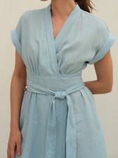 Блакитна лляна сукня на запах CHELIE
